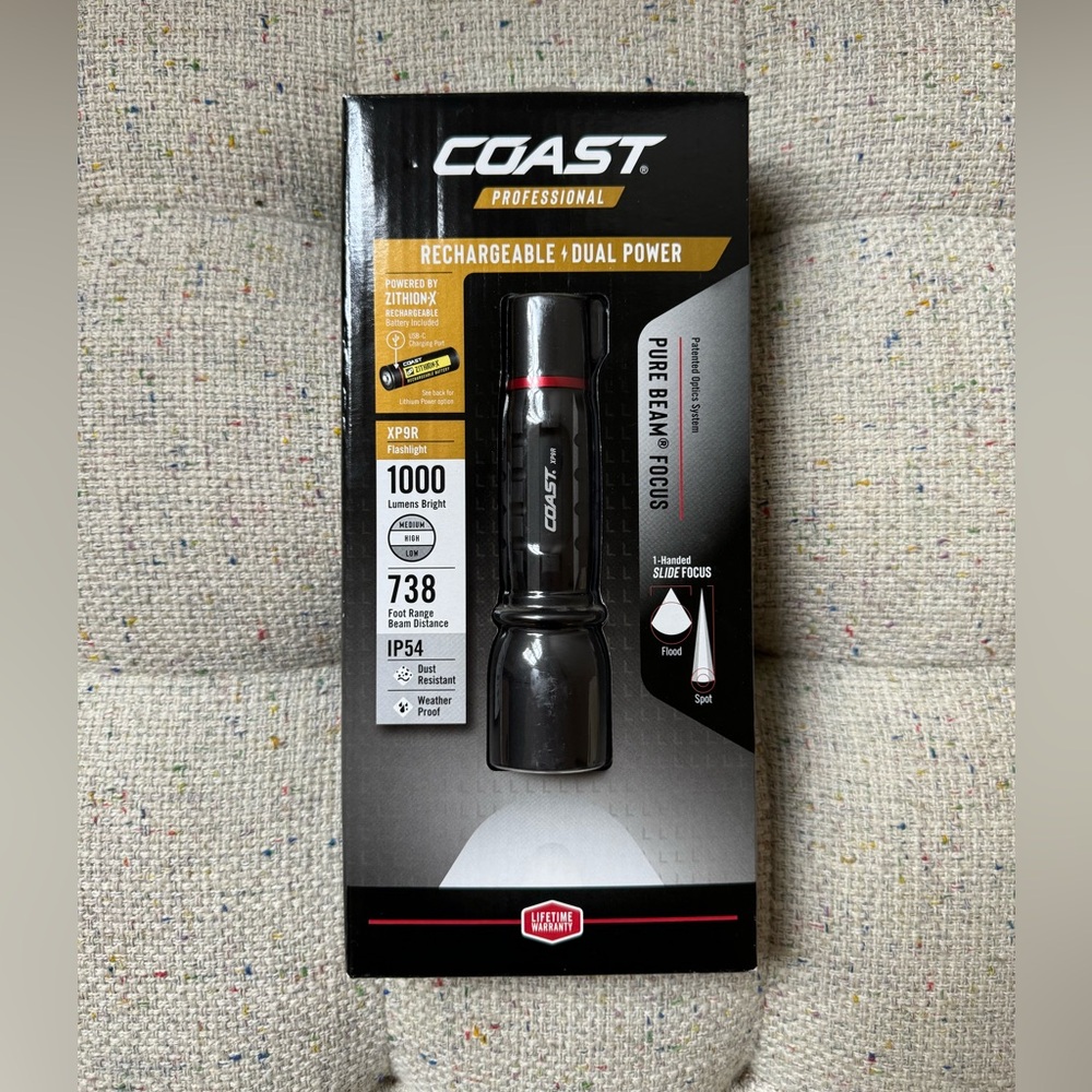 Coast Professional Rechargeable Dual Power Flashlight XP9R